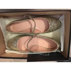 𝒢𝓁𝒾𝓉𝓉𝑒𝓇 | 𝒥.𝒞𝓇𝑒𝓌 𝑀𝒶𝓇𝓎 𝒥𝒶𝓃𝑒𝓈